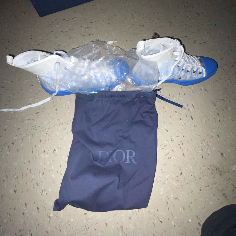 Dior B23 High Top
Gradient Blue